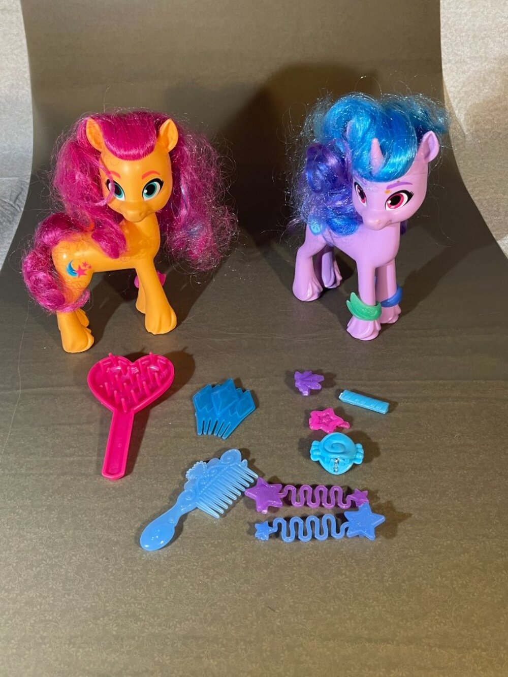 My Little Pony G5 2021 Izzy Moonbow and Sunny Starscout Approx. 7" (inv#1995)